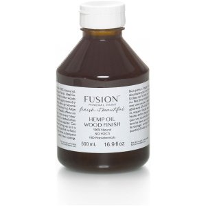 A bottle of 500ml hemp oil.